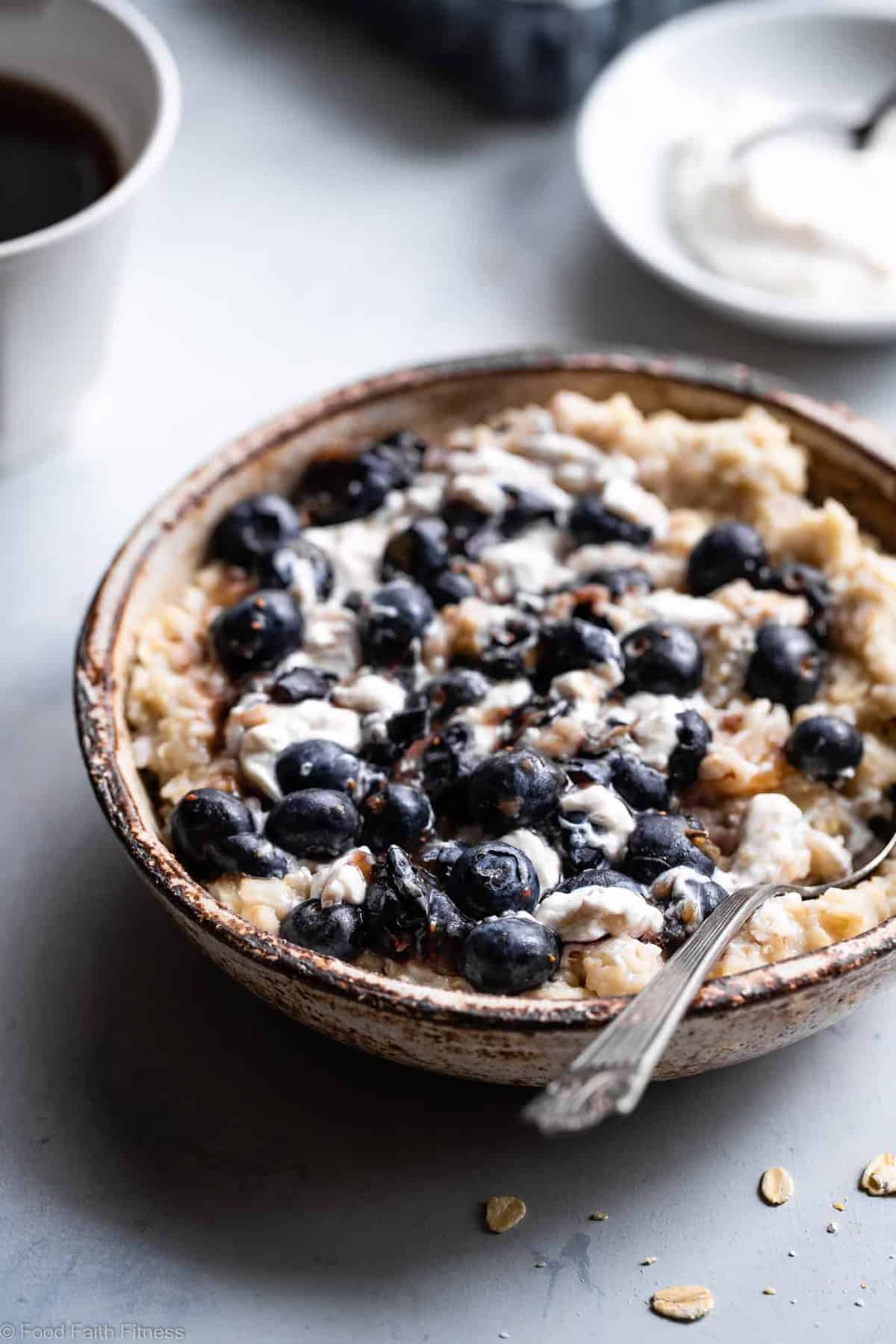 Blueberry Cheesecake Oatmeal - This quick and easy Blueberry Oatmeal with Cheesecake Swirl is a healthy, low fat and gluten free breakfast that tastes like waking up to cheesecake! | #Foodfaithfitness | #Glutenfree #healthy #breakfast #oatmeal #sugarfree