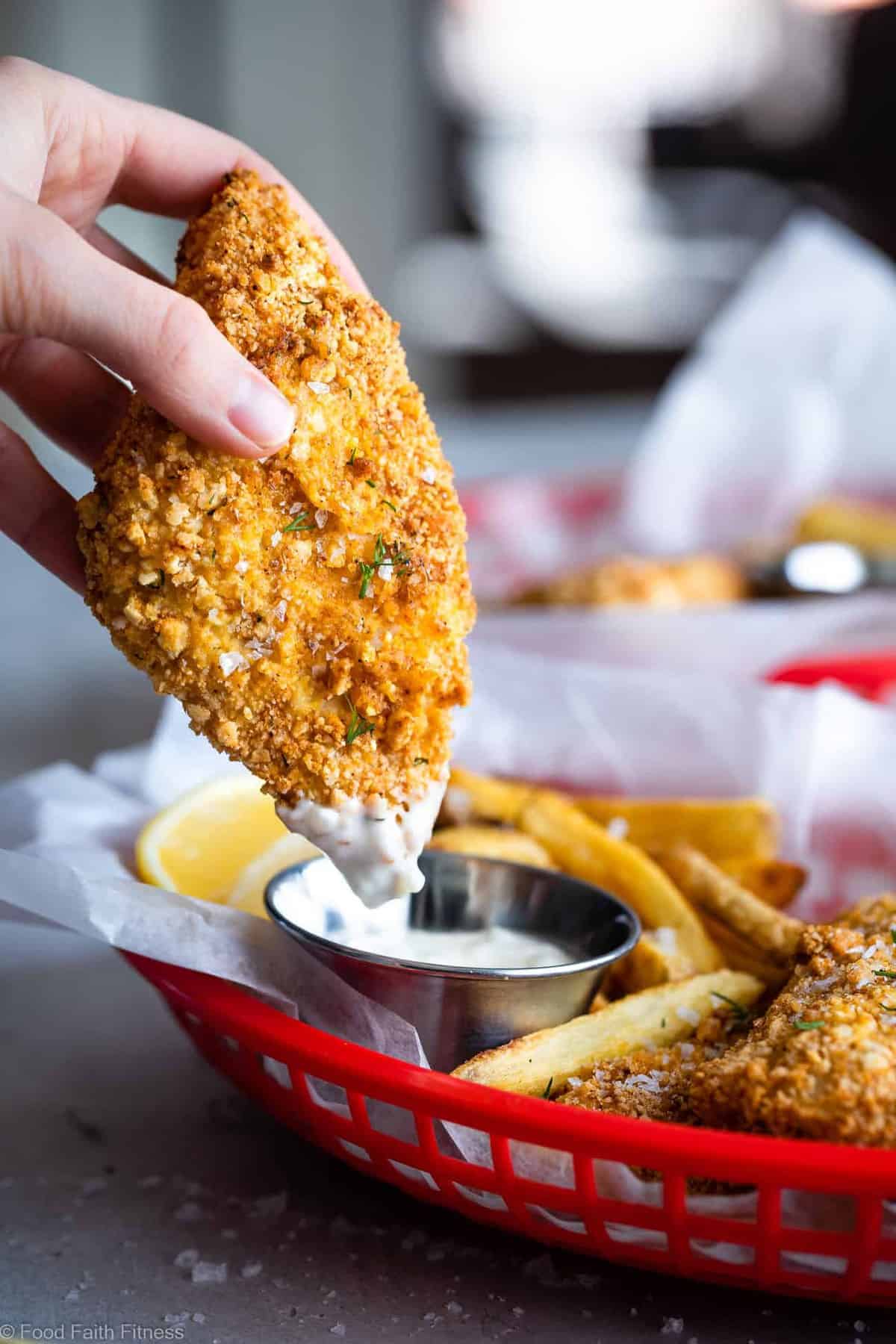 Crispy Air Fried Fish -  SO easy to make and you will never believe it's oil free! Serve it with a healthy Greek yogurt tartar sauce for a dinner that is only 200 calories, 2 Freestyle points and protein packed! | #Foodfaithfitness |  #Glutenfree #Healthy #Airfryer #Nutfree #WeightWatchers