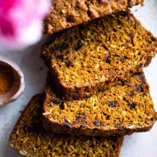 Gluten Free Turmeric Chocolate Chip Bread - This healthy turmeric oat flour bread is spicy-sweet and has melty chocolate chips! A gluten free and dairy free breakfast or snack that is anti-inflammatory! | #Foodfaithfitness | #dairyfree #glutenfree #turmeric #nutfree #anti-inflammtory