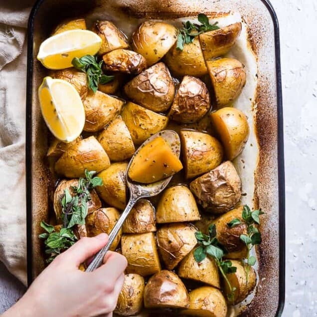 Oven Roasted Lemon Greek Potatoes - These are the BEST Oven Roasted Lemon Greek Potatoes! Tangy, zesty and so packed with flavor you will make them all the time! SO easy, whole30 complaint and vegan/ gluten free too! | #Foodfaithfitness | #Glutenfree #Vegan #Whole30 #Healthy #Dairyfree