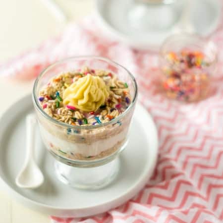 Funfetti Protein Overnight Oats - These taste like funfetti cake but are secretly healthy, packed with protein and have only 6 ingredients! They're an easy, gluten free make-ahead breakfast for busy mornings! | Foodfaithfitness.com | @FoodFaithFit