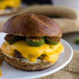 Cheesy Jalapeno Ranch Burger - Your new favorite #burger! - Food Faith Fitness | #recipe #Jalapenopopper