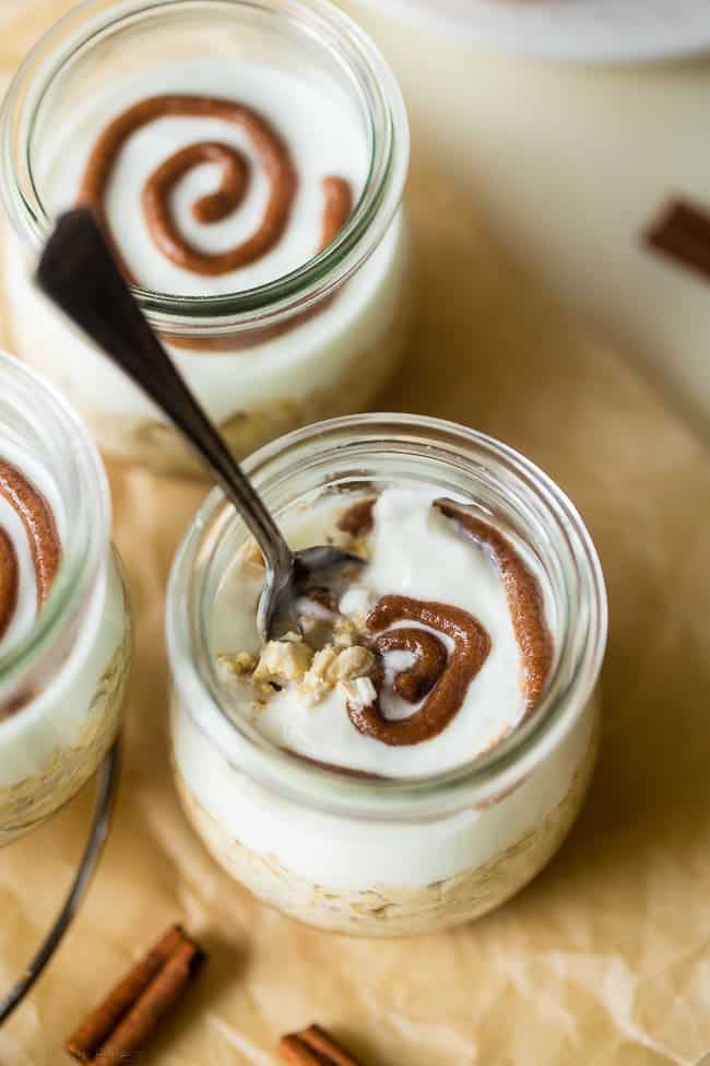 Cinnamon Roll Overnight Oats - These quick and easy overnight oats are packed with protein and taste just like a cinnamon roll. Perfect for a healthy, gluten free make-ahead breakfast on busy mornings! | Foodfaithfitness.com | @FoodFaithFit