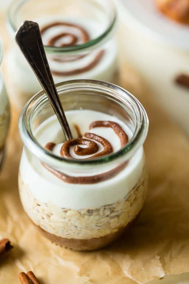 Cinnamon Roll Overnight Oats - These quick and easy overnight oats are packed with protein and taste just like a cinnamon roll. Perfect for a healthy, gluten free make-ahead breakfast on busy mornings! | Foodfaithfitness.com | @FoodFaithFit