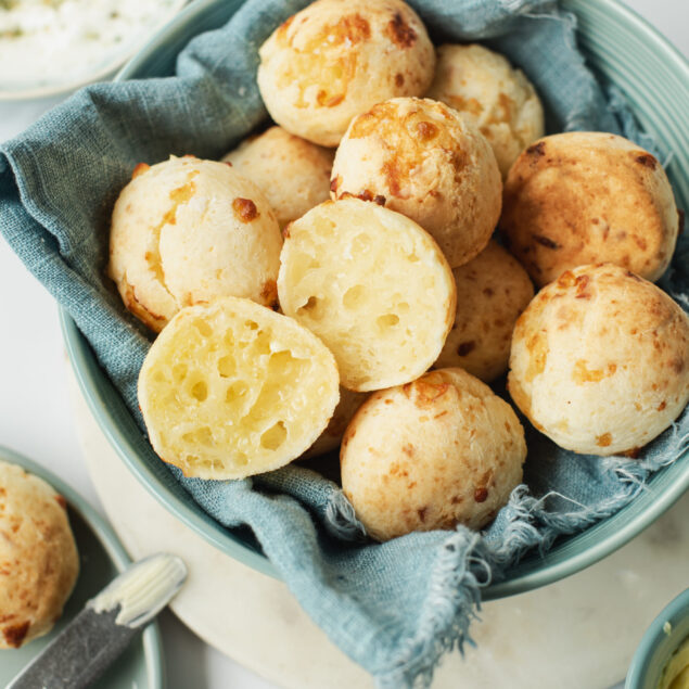 Pão de Queijo (Brazilian Cheese Bread)