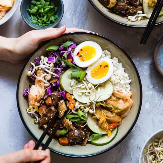 Slow Cooker Whole30 Korean Beef Stew - This Paleo Korean Beef Stew is made in the crock pot for an easy gluten/grain/dairy/sugar free weeknight dinner with addicting spicy-sweet flavor! It's healthy comfort food at it's best!  | #Foodfaithfitness | #Glutenfree #Paleo #Whole30 #Slowcooker #Healthy